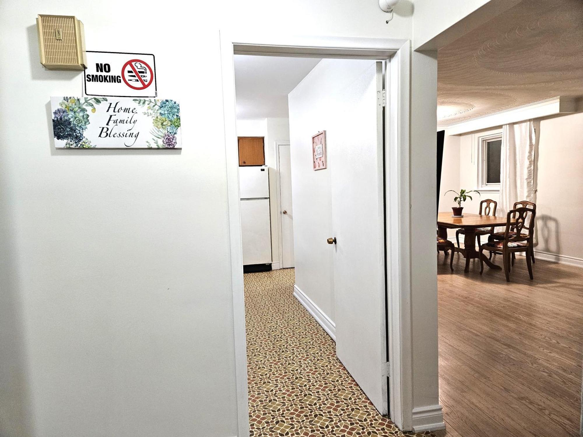 דירות מיסיסאוגה Charming Detached House Near The Airport מראה חיצוני תמונה