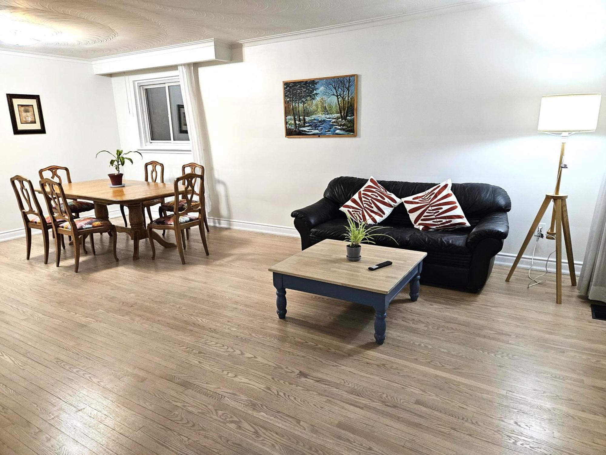 דירות מיסיסאוגה Charming Detached House Near The Airport מראה חיצוני תמונה